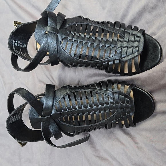 Like New American Eagle High Heels Shoes 6.5 Black Strappy 3.5" Block Heel - Picture 2 of 6